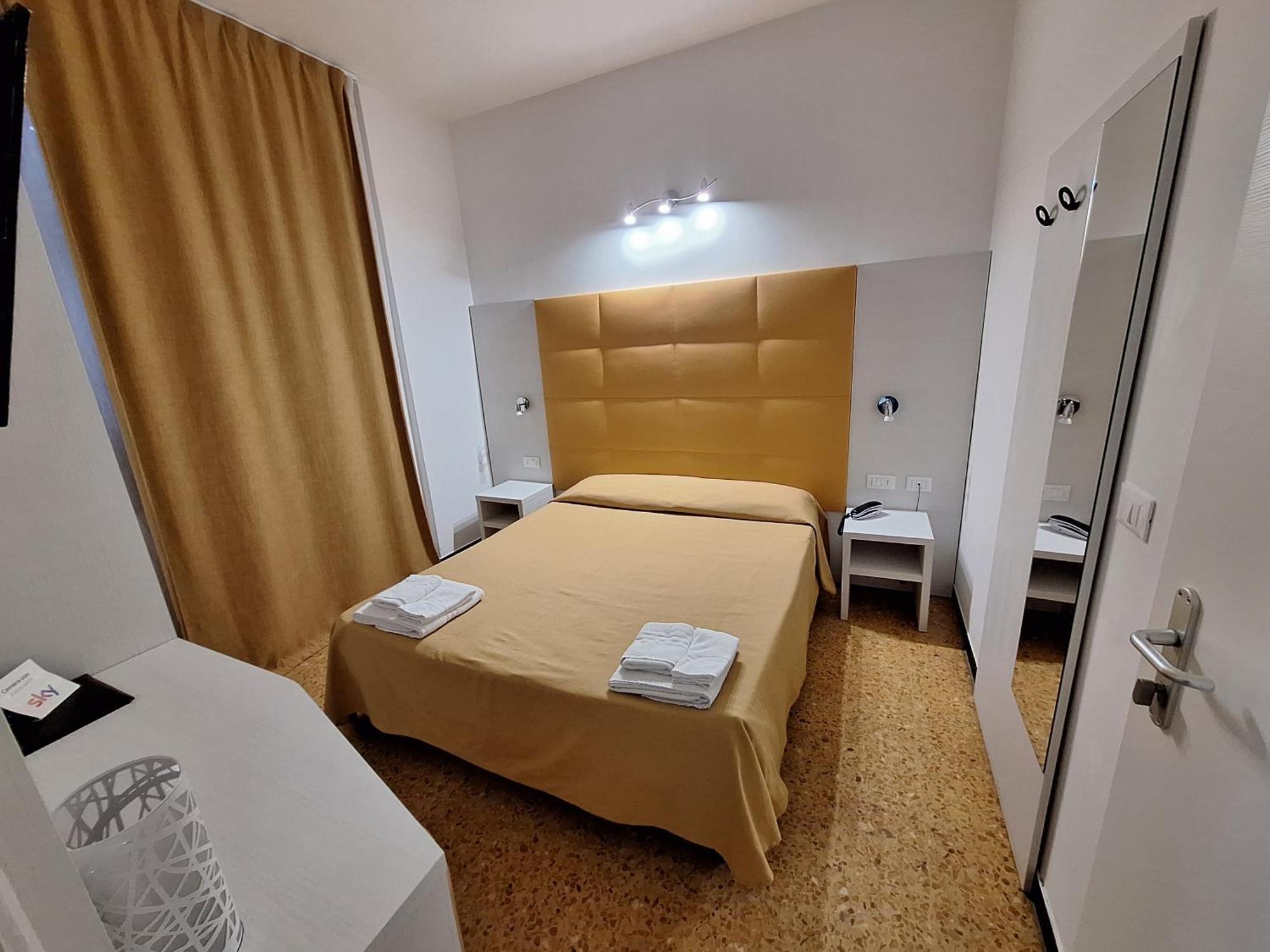Small Double Room,1646925055:JPEG